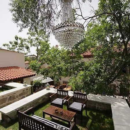 Sanart & Loca Garden Pensión Bergama