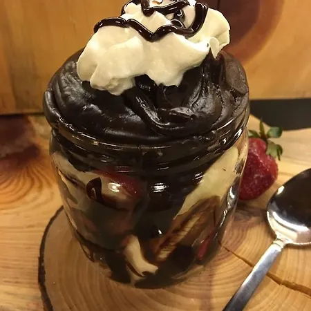 Pensión Sanart & Loca Garden Bergama