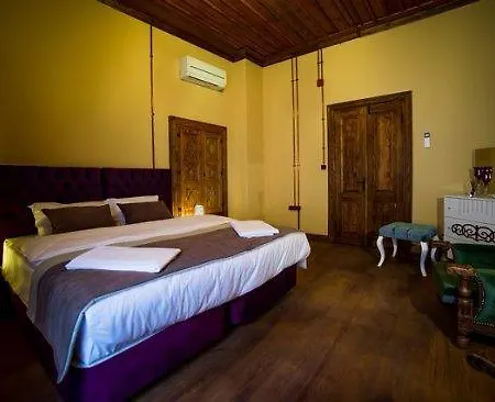 Pensión Sanart & Loca Garden Bergama