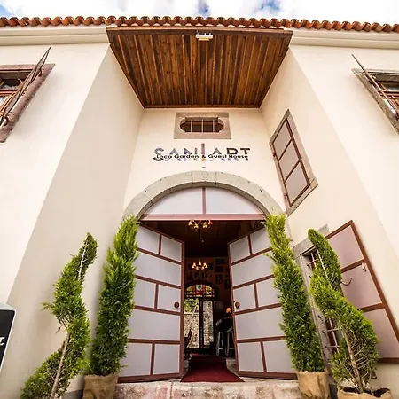 Sanart & Loca Garden ゲストハウス *