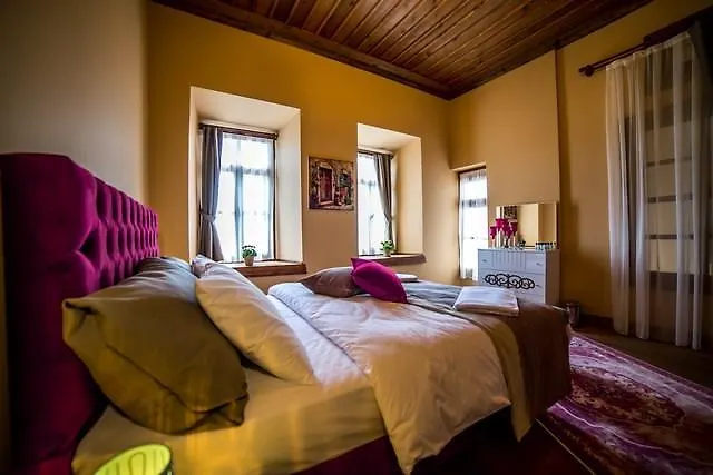 Pensionat Sanart & Loca Garden Bergama