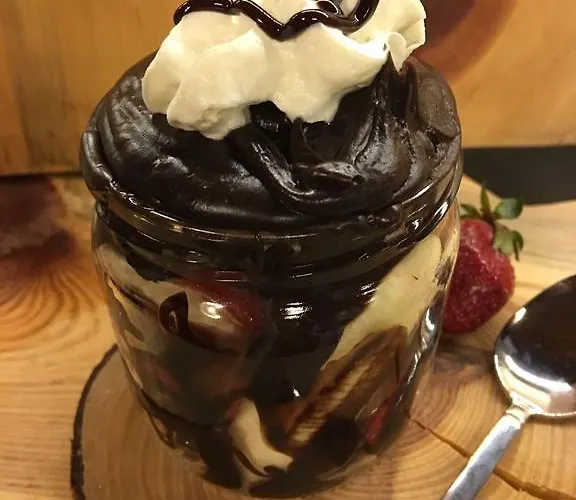 Pensionat Sanart & Loca Garden Bergama