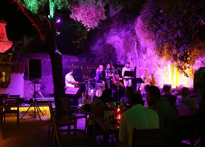 Pensionat Sanart & Loca Garden Bergama